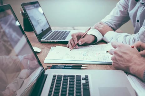 Aproveitando Ferramentas de IA para Criar Resumos de Conteúdo Eficazes em Minutos
